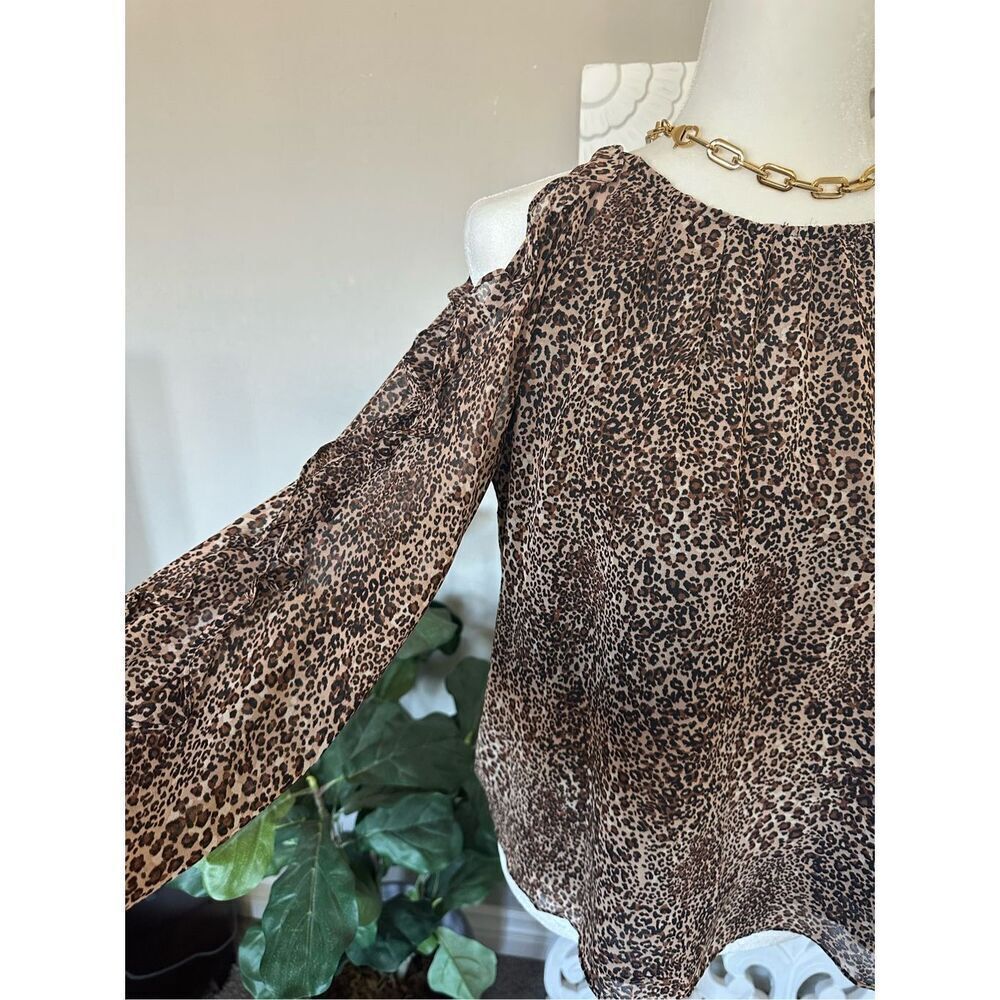 1.STATE‎ Cold Shoulder Ruffle Sleeve Blouse - Picture 4 of 9